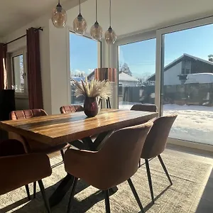 Uniqe I 95qm I Bergblick I Garten I Bbq I Seenah Apartment